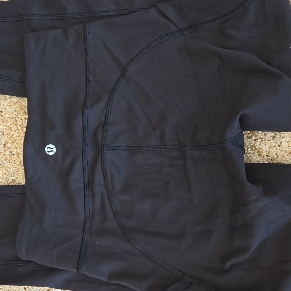 Lululemon, size 4, euc - Picture 2 of 3